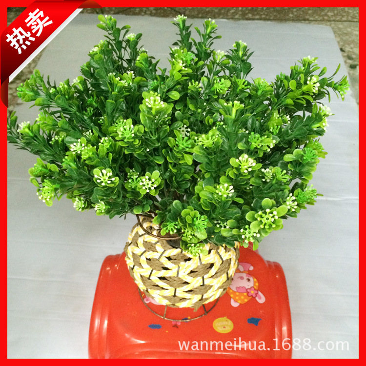 Plastic realistic artificial plants