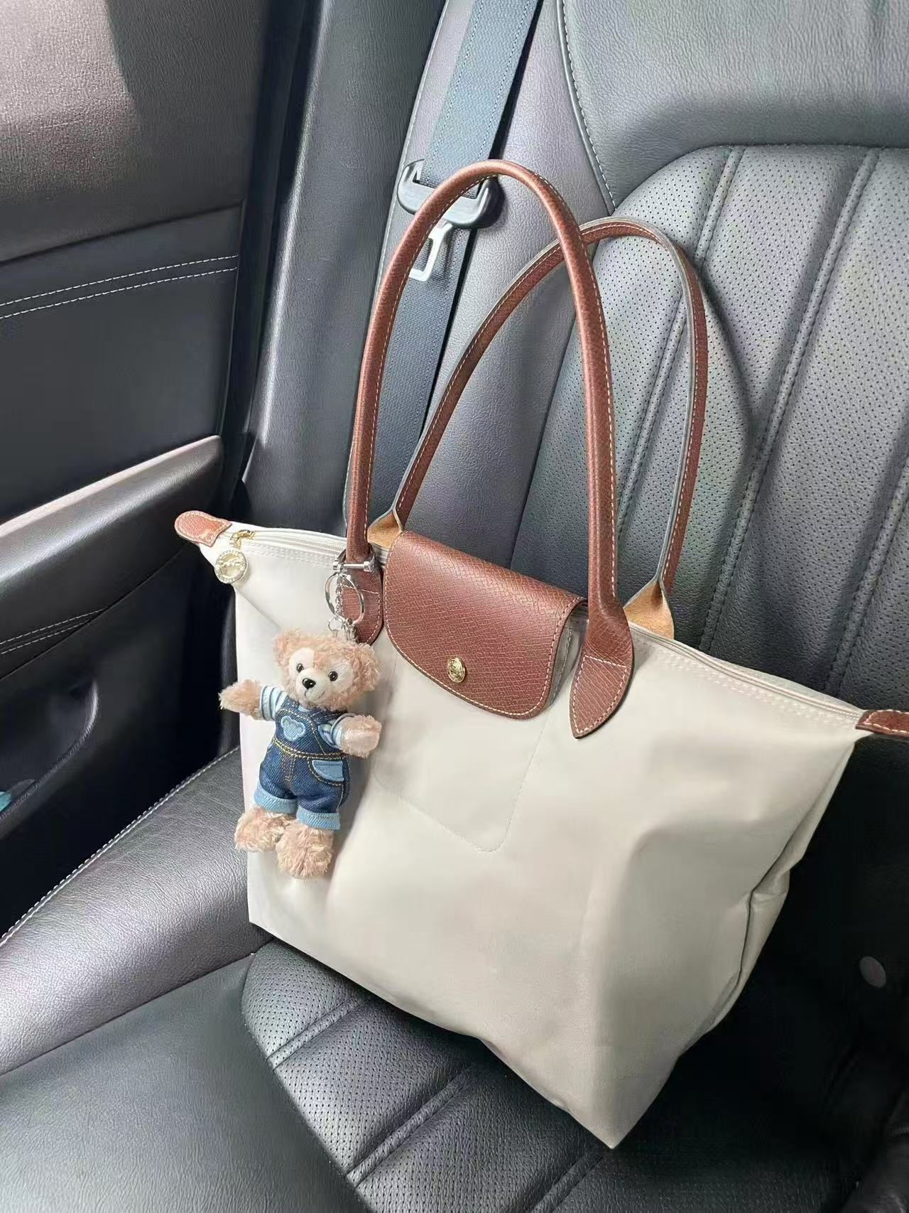 클래식 핑크와 화이트