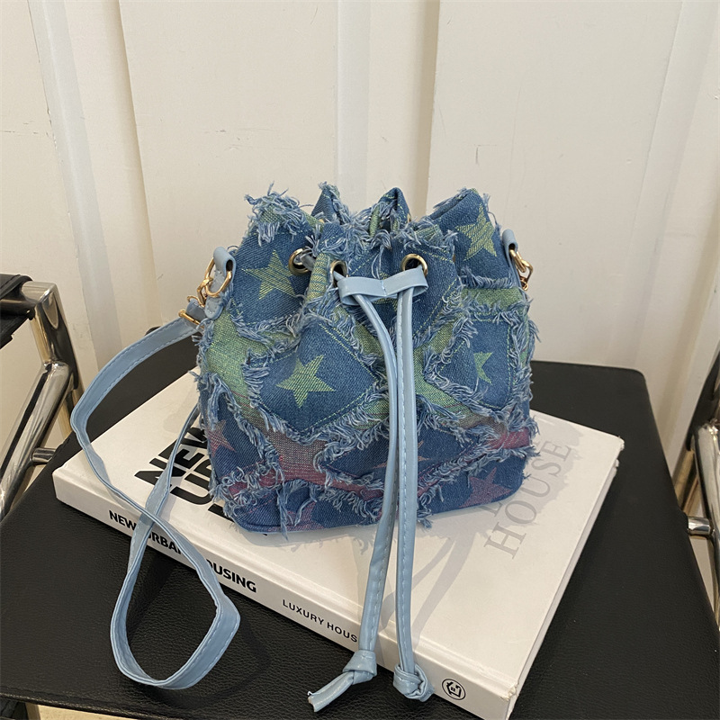 2024 invierno nuevo diseño de moda de gran capacidad bolso ocio de hombro de moda de mujer simple viaje bolsa de cubo portátil