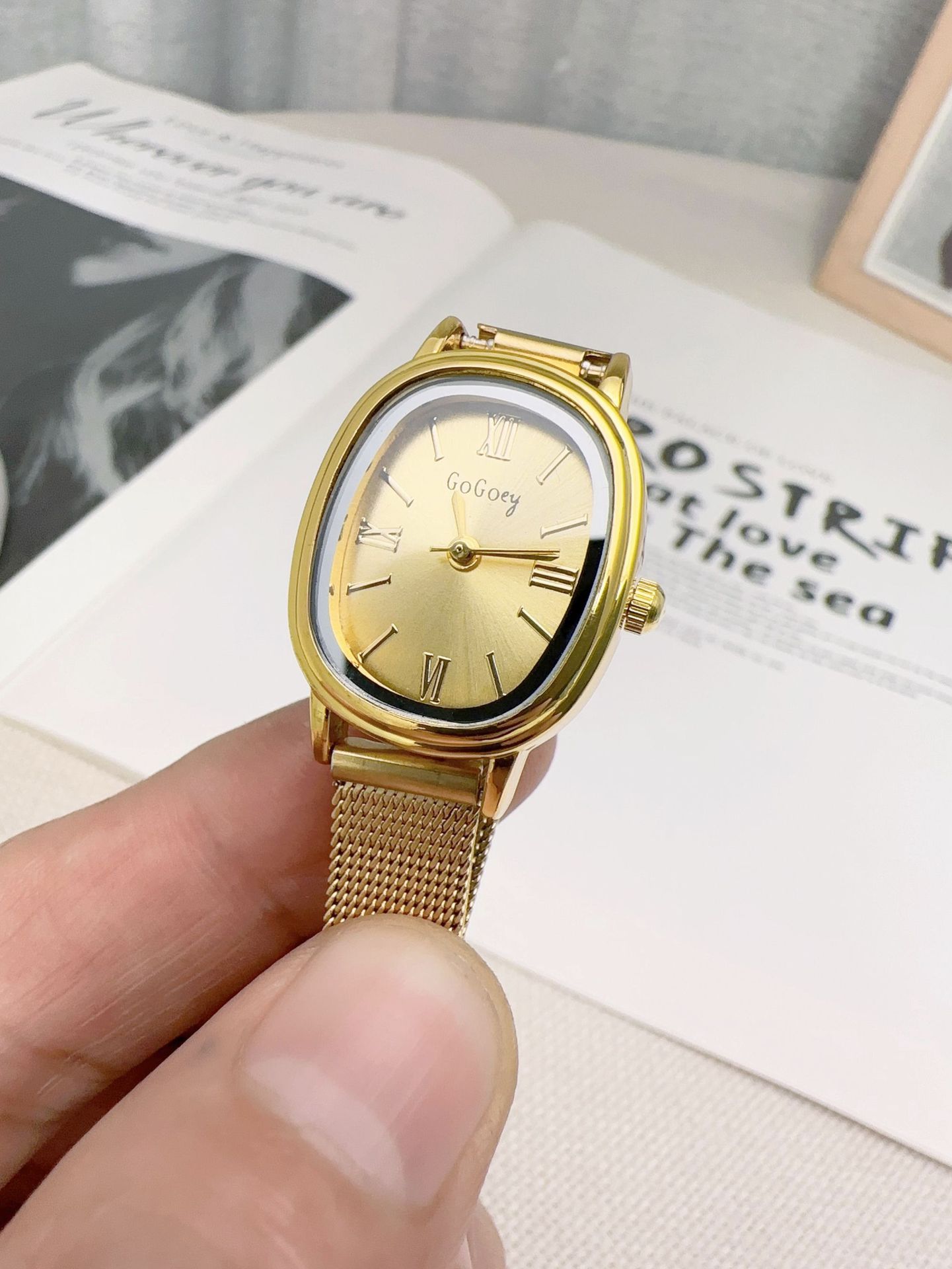 Alloy Strap Material Watch Classification Casual Geometric Single Folding Buckle Quartz Women's Watches