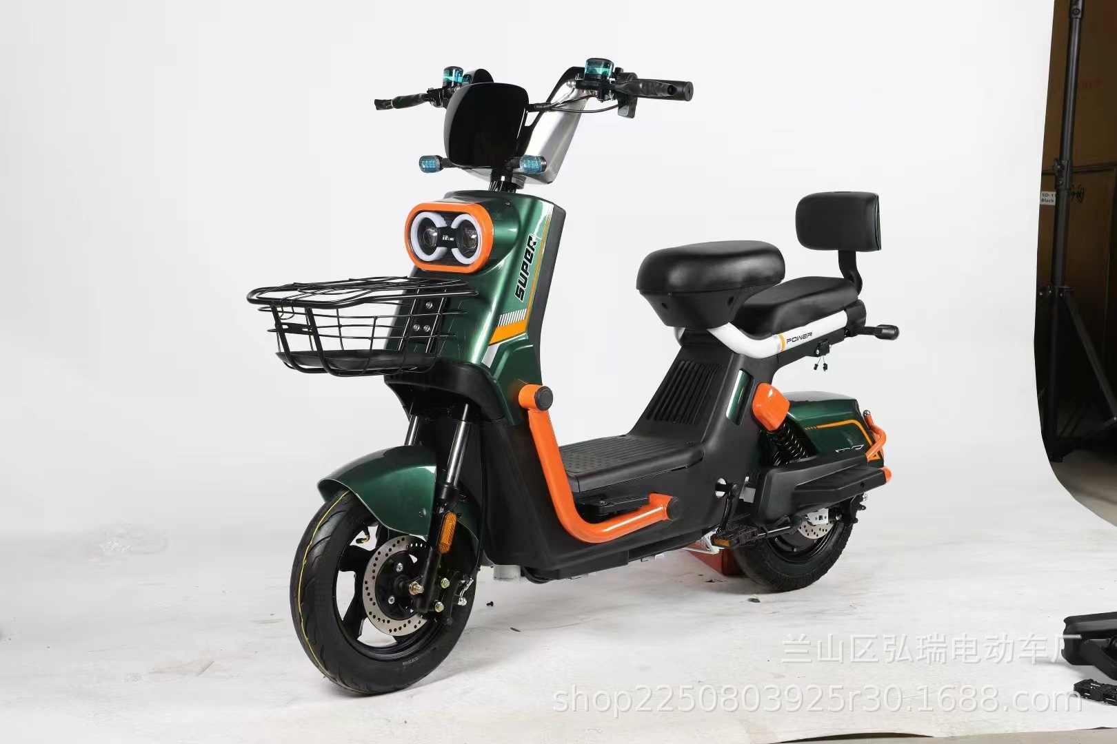 Scooter coche eléctrico estándar nacional dos ruedas adultos hombres y mujeres bicicleta batería coche para llevar pedal estudiante doble