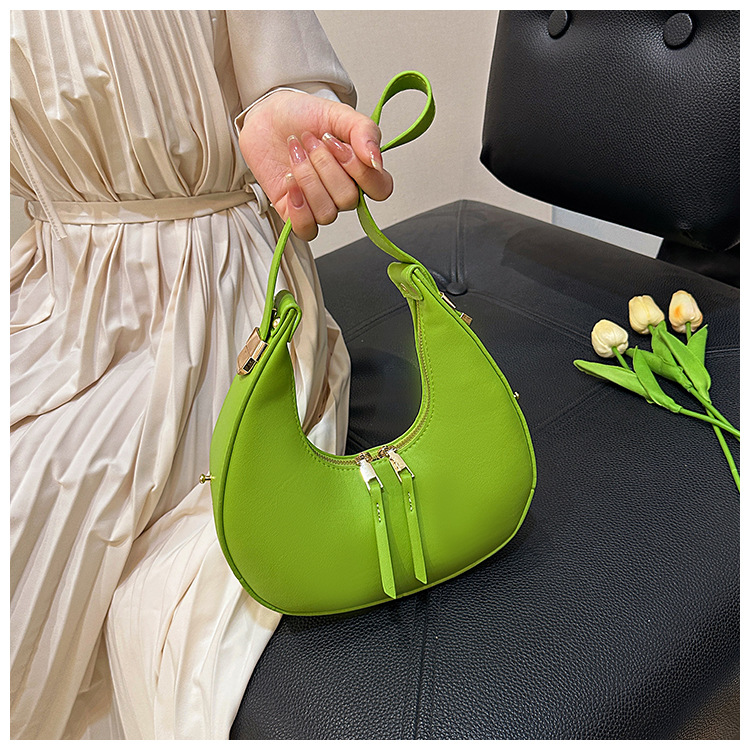 Koreanische Halbmondtasche 2024 Neue Modetasche Retro Internet Celebrity Beliebte einfache Handtasche Vielseitige Umhängetasche Großhandel_voghion.com