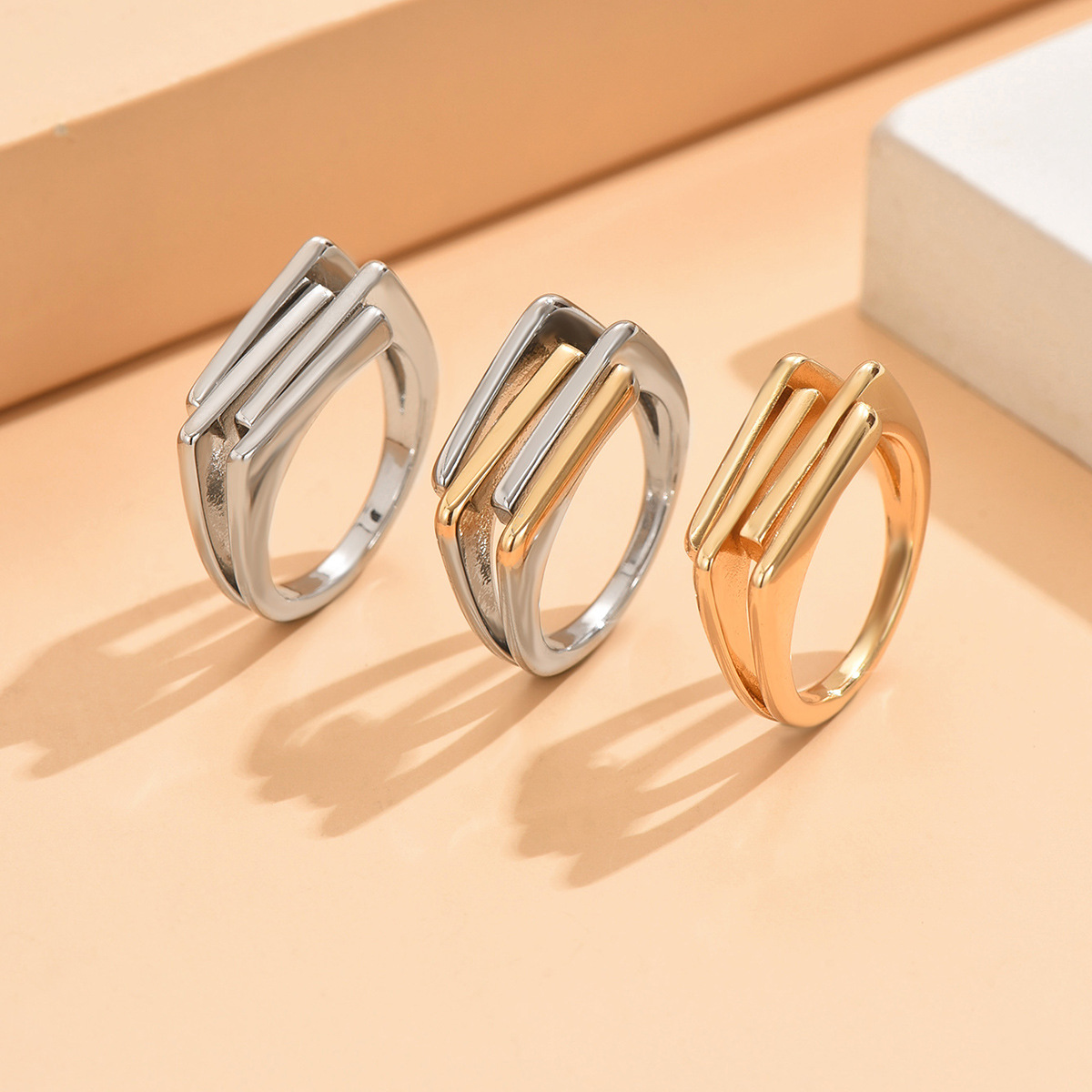 Stylish Fidget Ring For Anxiety And Stress Relief Designer Ring_voghion.com