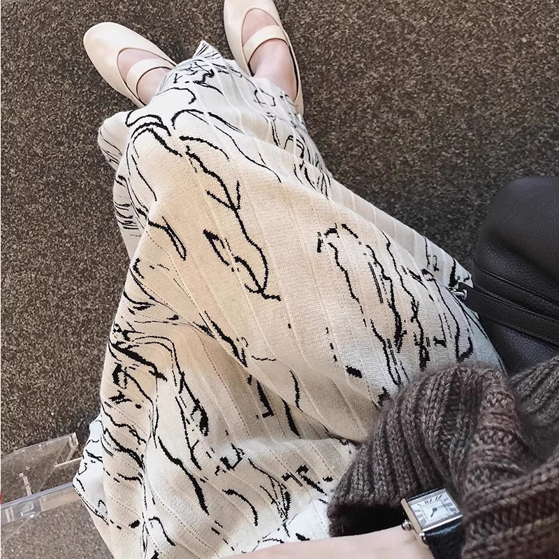 Elegant retro knitted demi-season pleated skirt