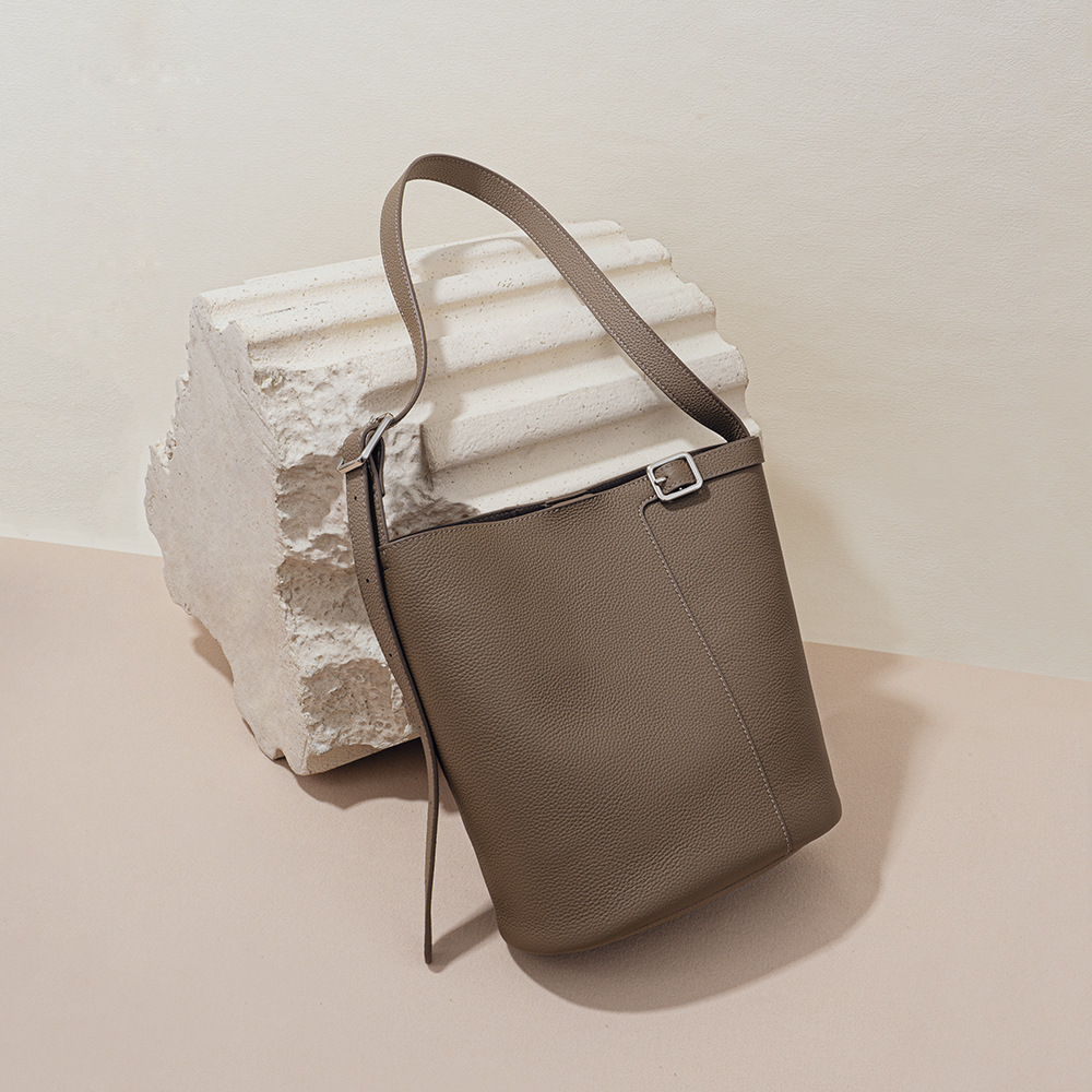 New autumn and winter retro bucket bag, niche simple and fashionable mother-in-law bag, casual and versatile large-capacity crossbody shoulder bag