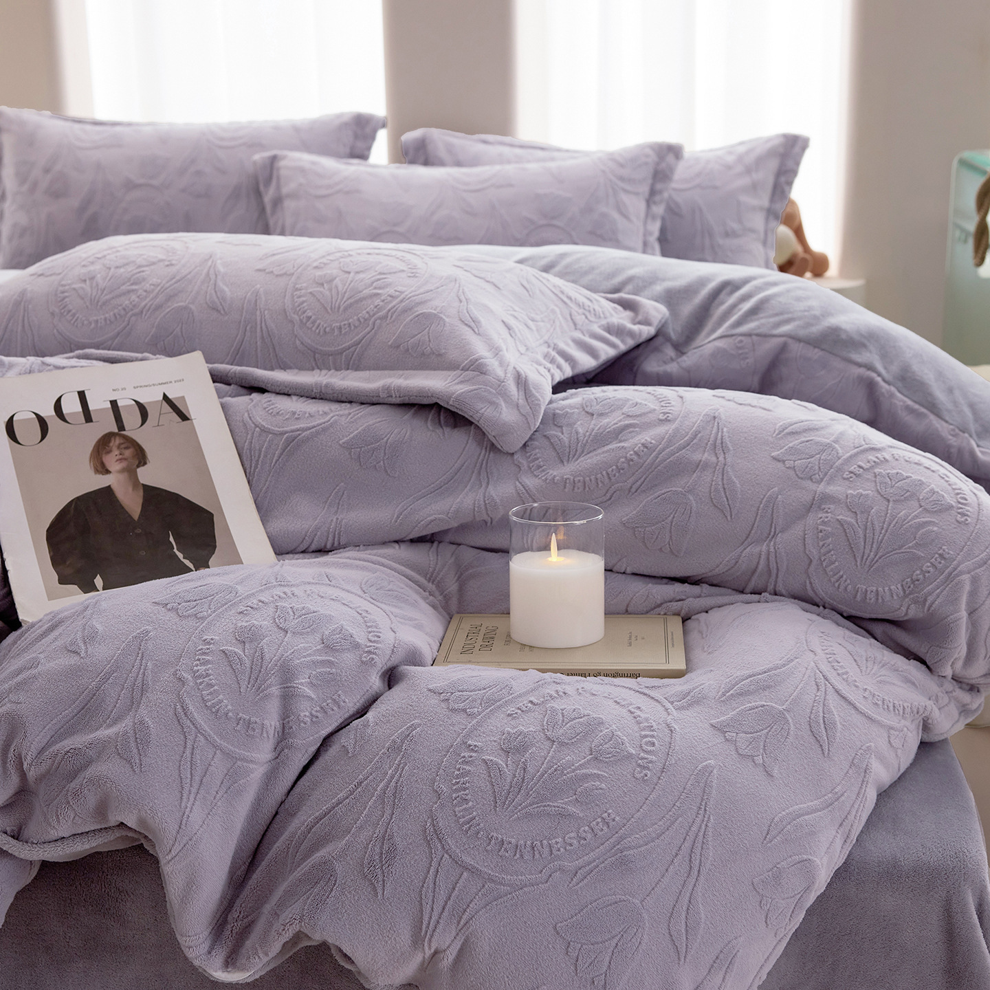 Una clase de cuatro piezas de seda de leche engrosada de alto peso 5D esculpido edredón cubierta sábanas de cama de invierno Kits de calor