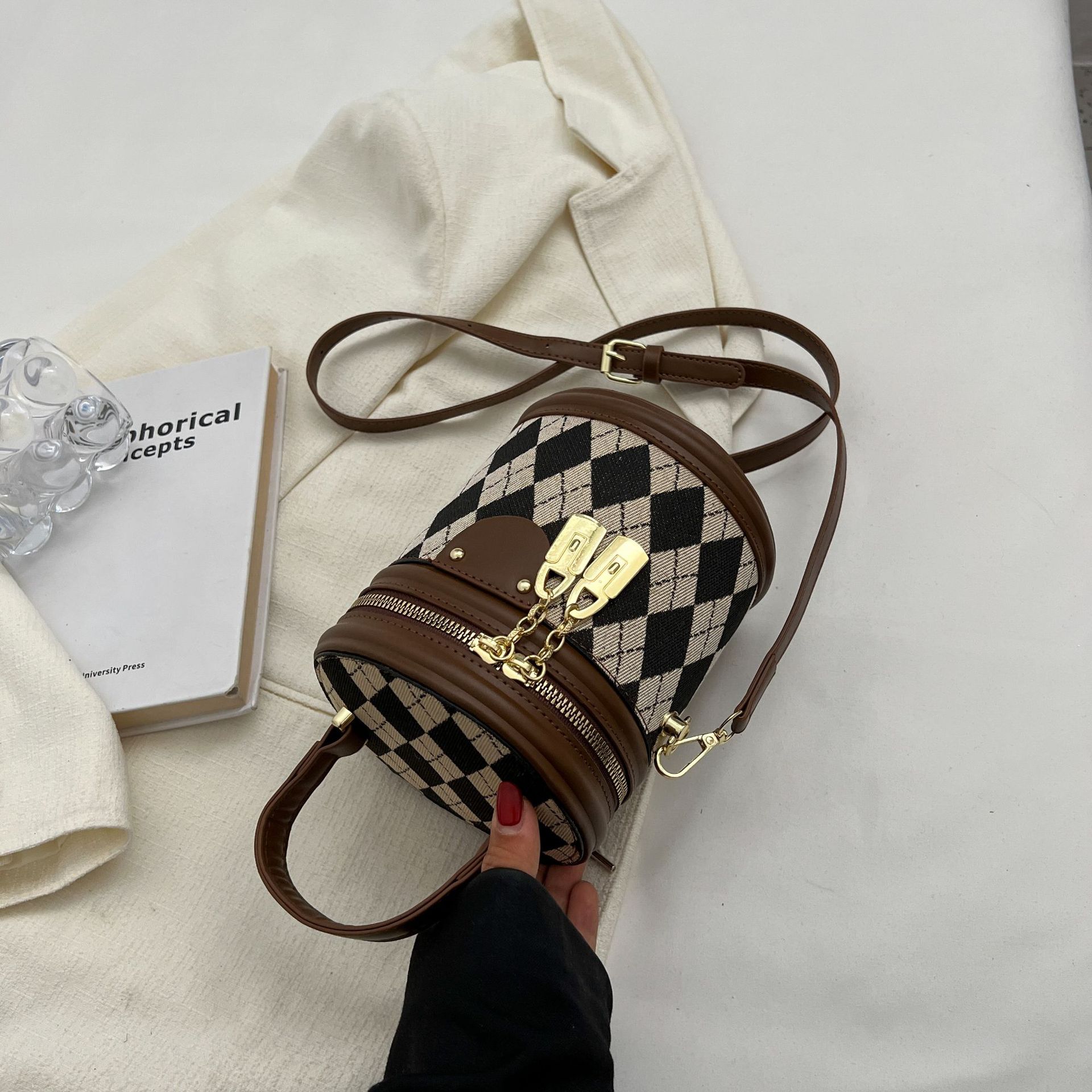 Cross-Border Retro Fashion Versatile Bucket Bag For Women 2025 New Arrival Luxury Niche Shoulder Bag - Thumbnail 6
