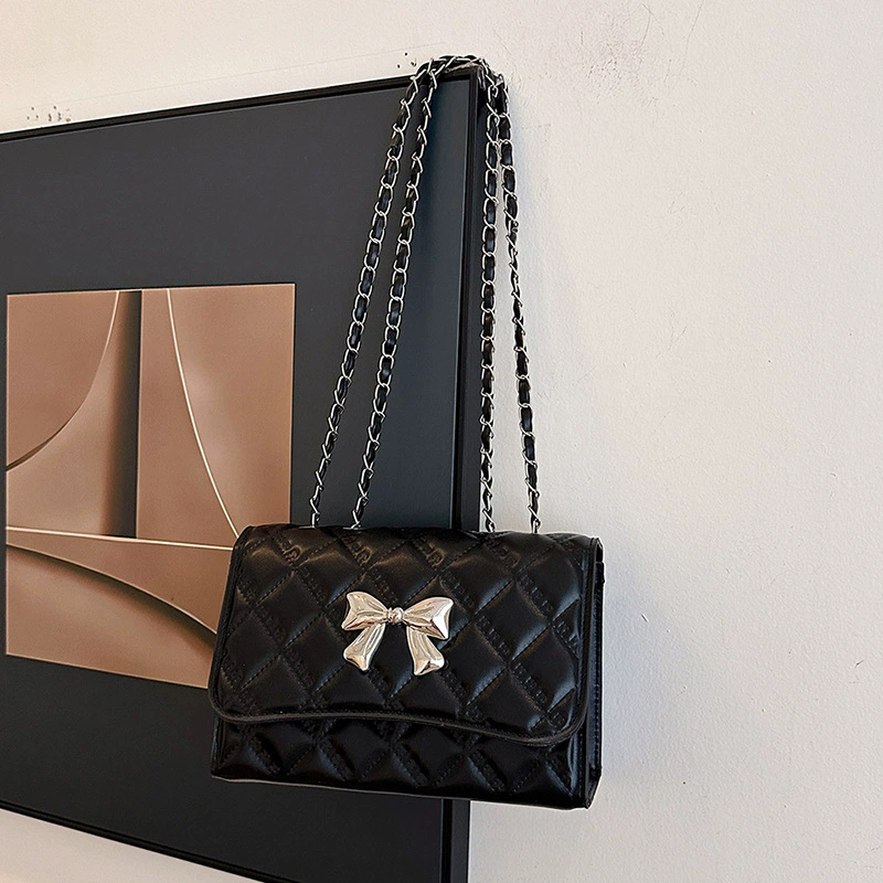 One-shoulder bag, diamond quilt pattern with bow, chain strap, western style