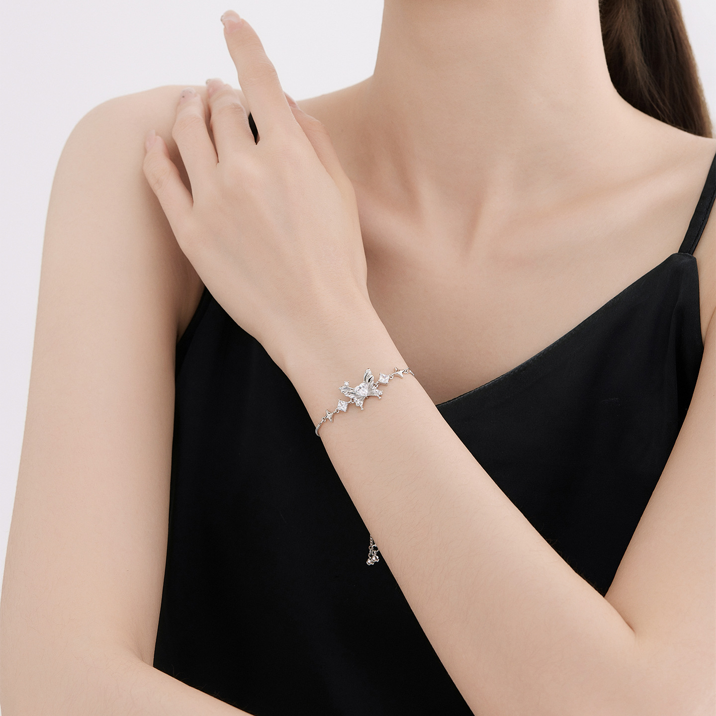 Xuping nicho diseño mariposa estrella pulsera aleación de cobre chapado blanco simple lujoso temperamento joyas al por mayor