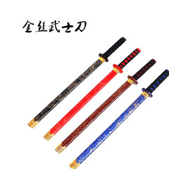 金糸武士刀メーカー卸売り観光地区の露店で木製工芸品のコスプレ刀剣武器道具が売れている