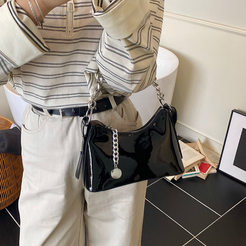 Bolso de alta calidad con textura 2025 verano nuevo bolso de cadena charol brillante bolso de hombro moda para mujer