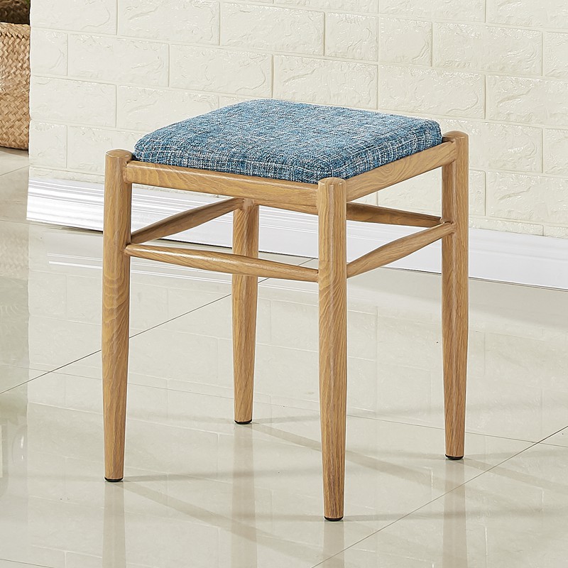 파란색 움푹 패인 밝은 나뭇결 철제 사각형 의자 두꺼운 버전