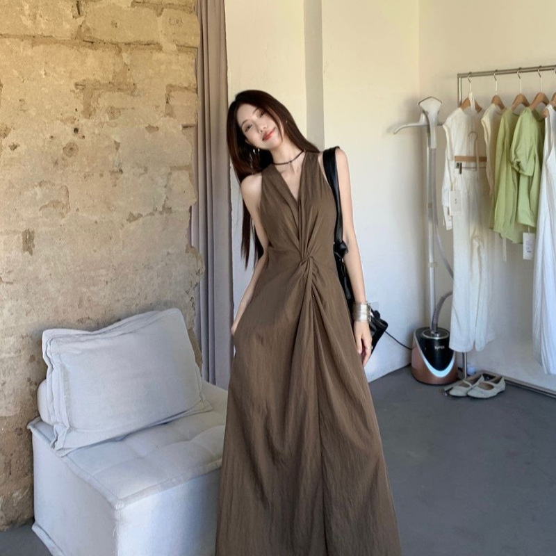 Light Mature Style Design with Twist Knot at the Chest, Sleeveless Dress for Women, Summer 2026 New French Style Elegant Slimming Long Dress