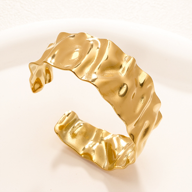 Fábrica en stock al por mayor de Europa y América transfronteriza de acero inoxidable en forma de C pulsera abierta ajustable chapado en oro 18K personalidad no se desvanece