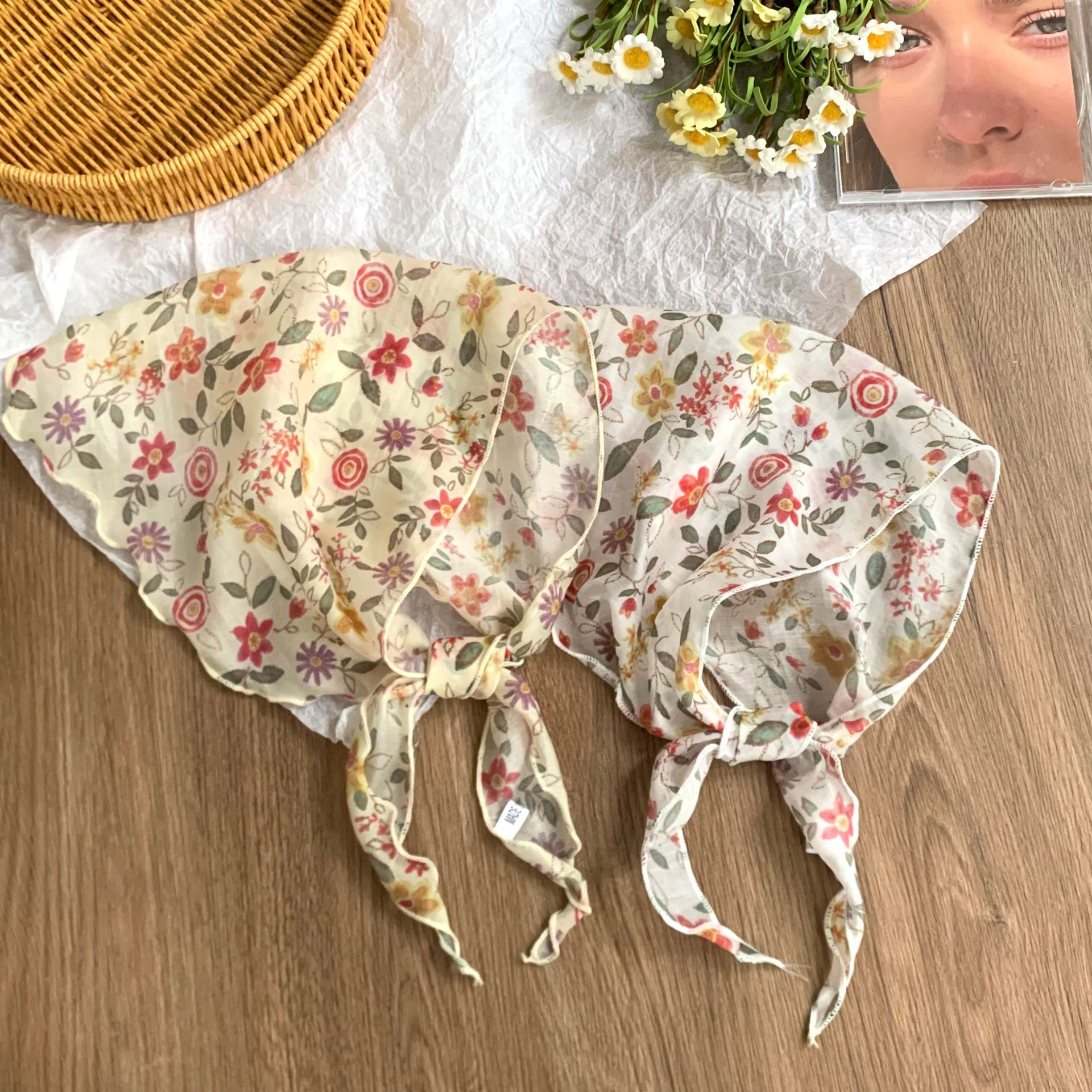Bufanda triangular babero femenino verano todo fósforo simple pequeña bufanda de seda coreana pañuelo floral verano femenino diadema estilo pastoral