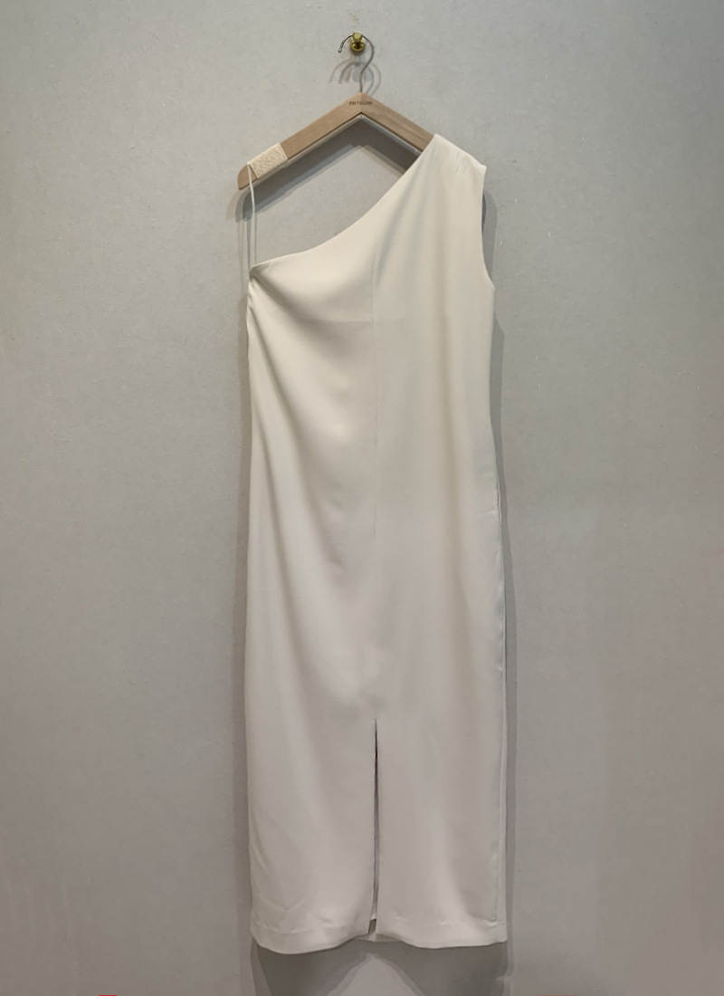 乾鶴春夏新作日系insブロガーのおしゃれなシングル肩のレトロなワンピースが痩せています。