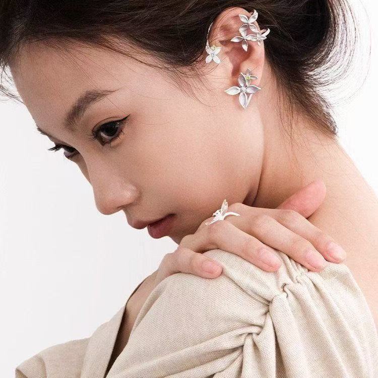 European and American Cross-Border Niche Light Luxury High-End Style Four-Flower Fresh and Simple Ear Cuff Non-Pierced Ear Clip Versatile Earrings