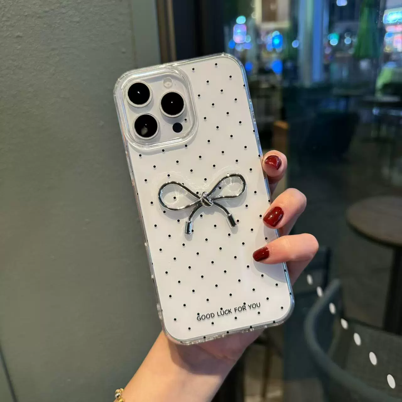 Чехол для телефона (Apple iPhone 17 серия) IMD белый в горошек с 3D бантом — для 11–17 Pro Max