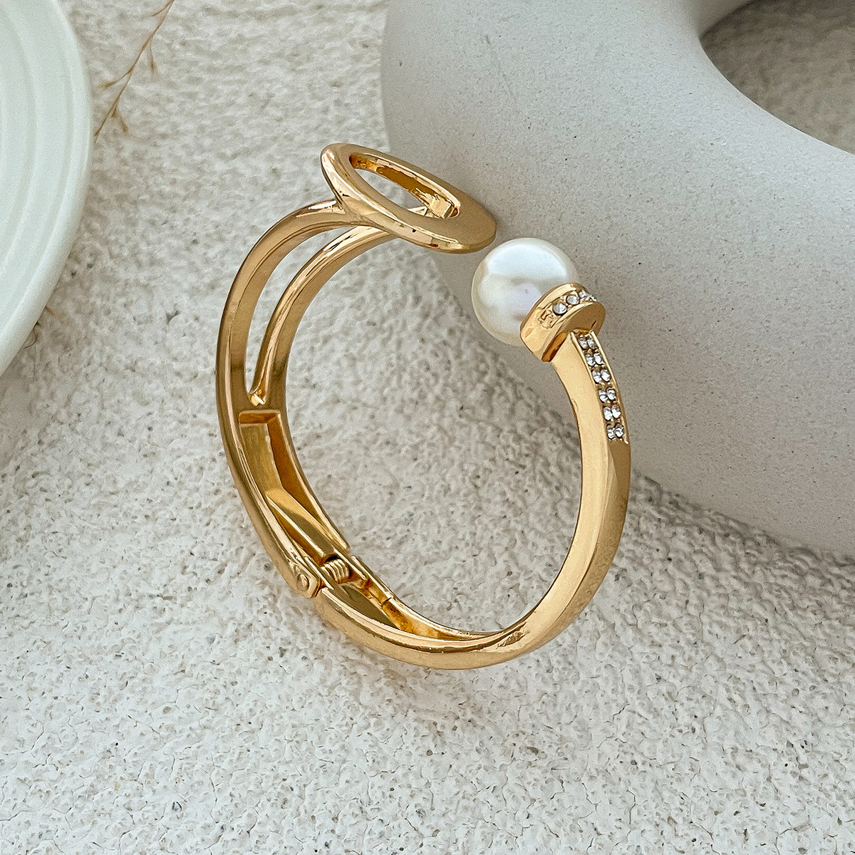 12g Weight Imitation Pearl Inlay Material Rings, Bracelets Classification 1 Piece Quantity Casual, Party, Street Occasion Alloy Material Solid Color Pattern All Seasons Season Women's Gender Inlay Design Cool Style, IG Style Style Gold, Silver Color Cool Style IG Style Solid Color Alloy Inlay Imitation Pearl Women's Rings Bracelets 1