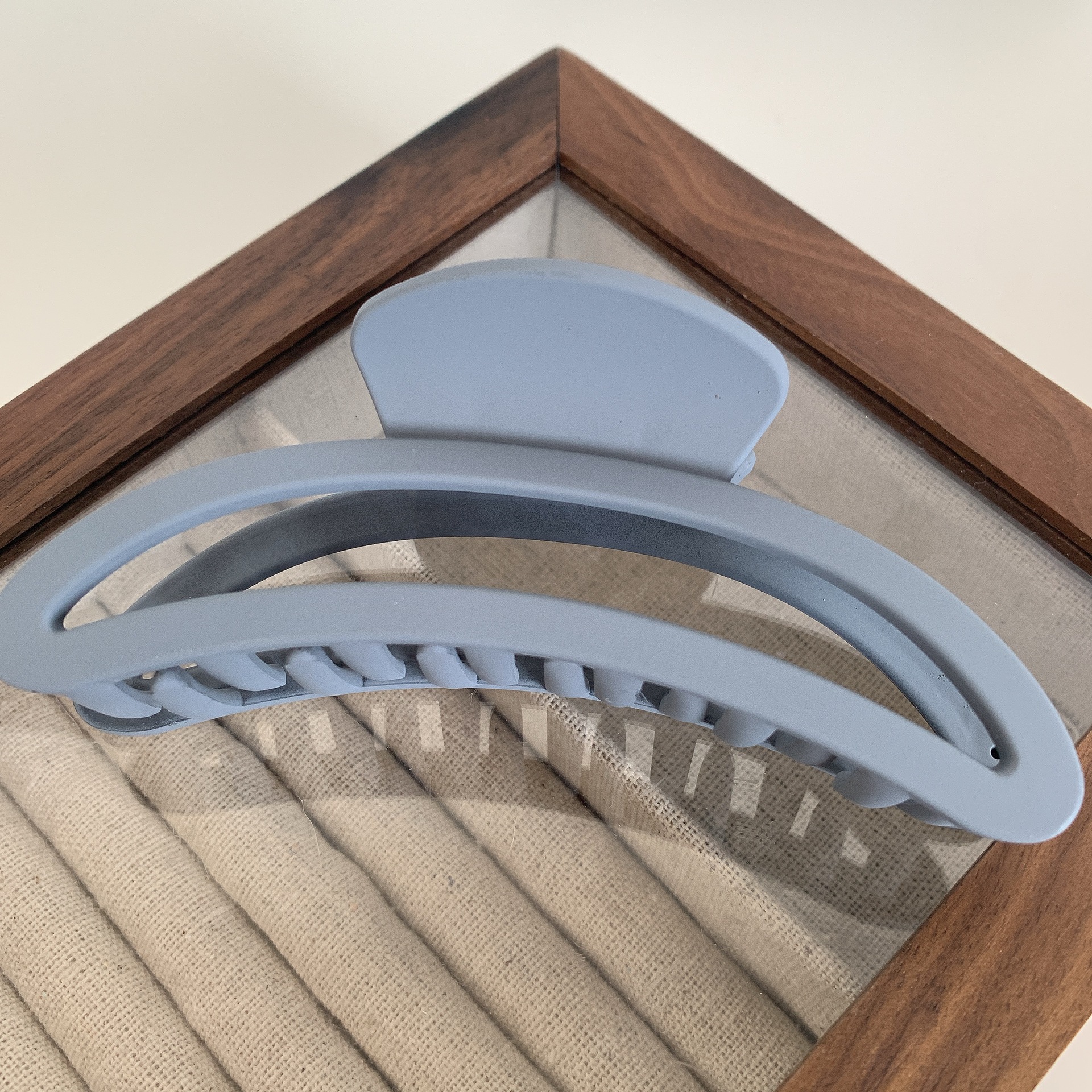 Suave Morandi color horquilla grande clip de tiburón Crescent esmerilado textura espalda Cabeza updo pelo clip accesorios para el cabello