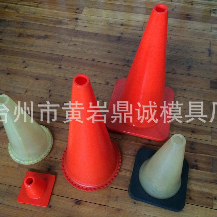 厂家 方形路锥模具 道路用品 路锥模具加工PVC模具 PVC制品
