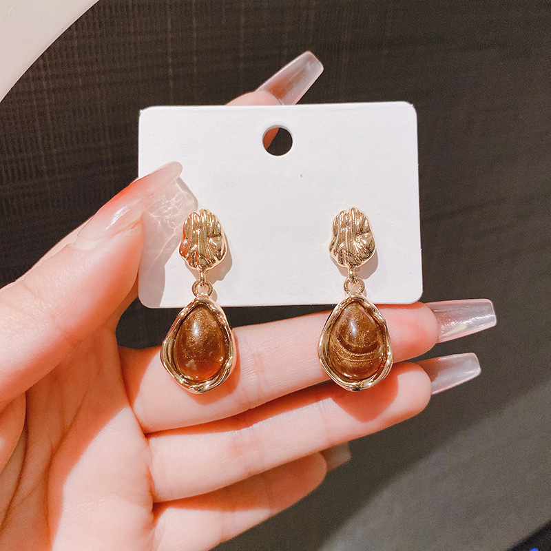 Retro capacious design earrings drop-shaped