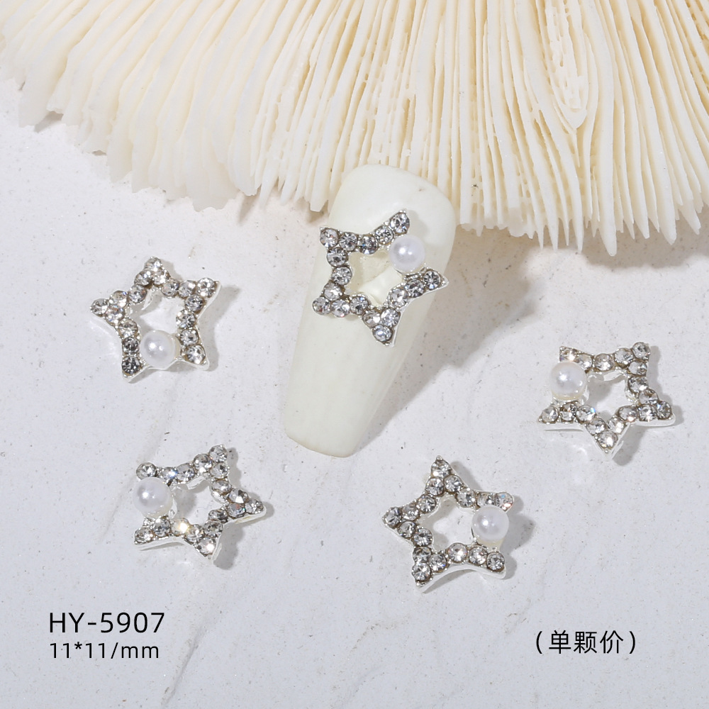 Venta caliente taladro de uñas arco de plata joyería tridimensional flash diamante esmalte de uñas decorativo diamante acabado pieza de uñas traje de joyería