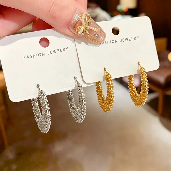 Versatile and Fashionable Hollow Hoop Earrings for Women, Unique Design, Light Luxury, High-End Feel, Simple and Elegant Ear Jewelry Wholesale