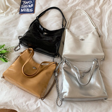 大容量包包女2023跨境新款潮流百搭水桶包流行两用双肩包斜挎手提