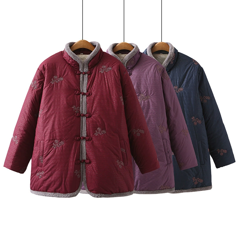 Толстая зимняя куртка для пожилых людей