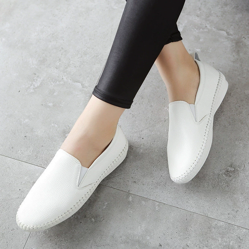 Дышащие белые туфли для женщин, летние универсальные туфли на плоской подошве с мягкой подошвой, повседневные туфли для медсестер на одной ноге, туфли для ленивых.