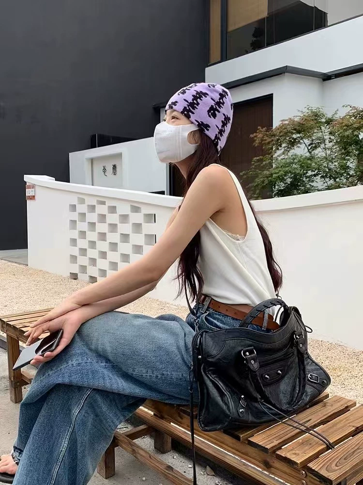 One-shoulder bag, spacious, black, single-strap everyday tote
