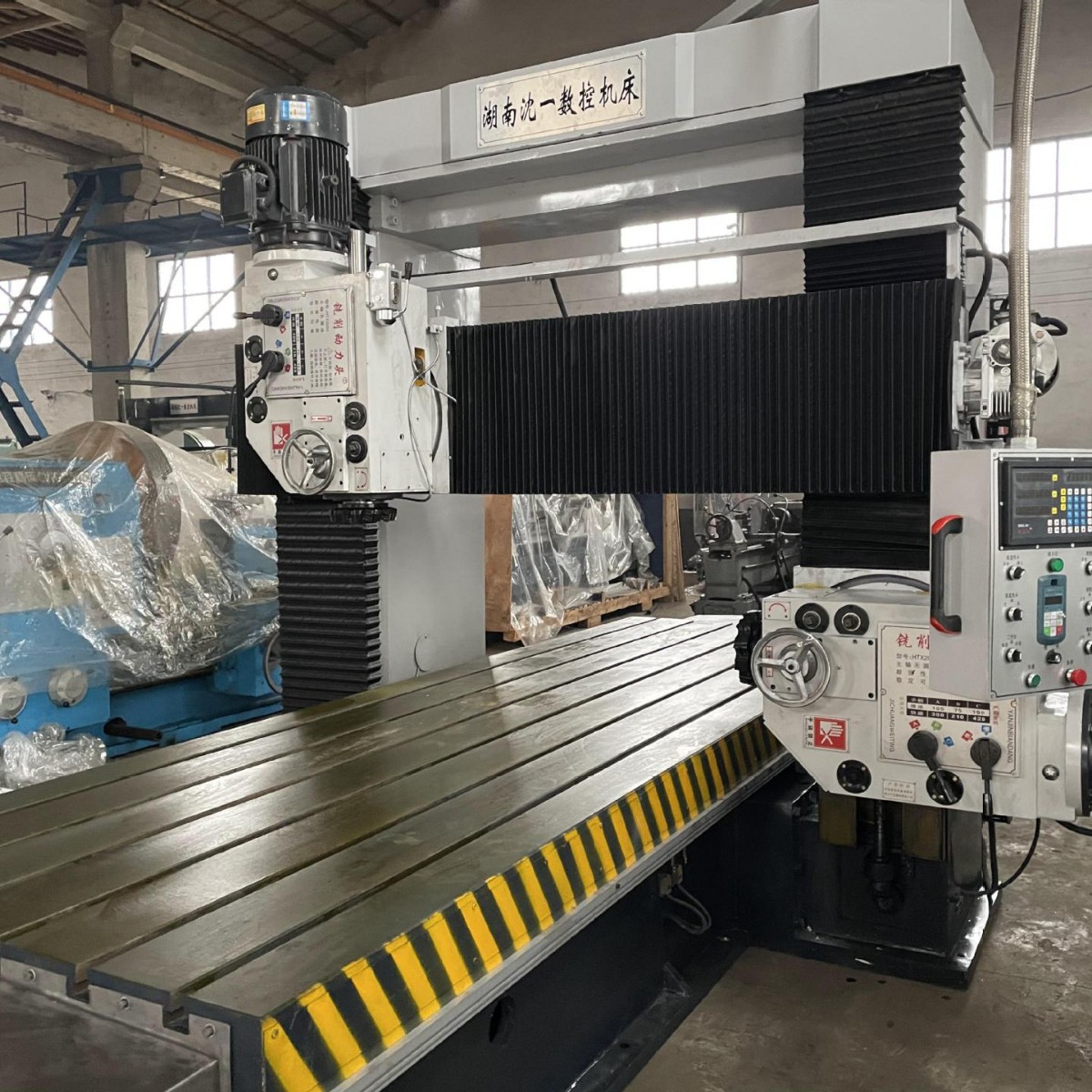 厂价现货龙门铣 数显2米北重龙门铣 金属切削包精度含税包运费