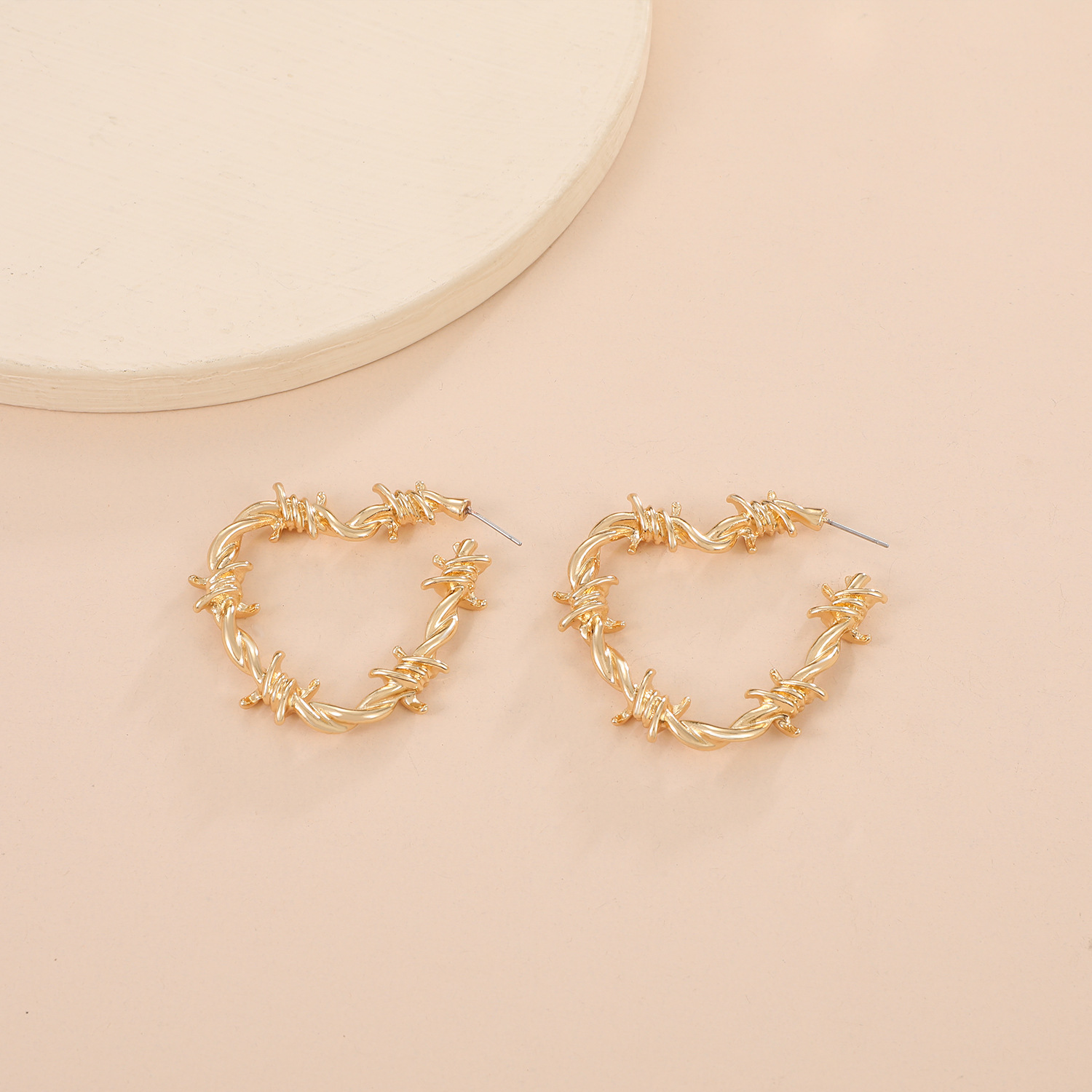 21g Weight Ear Studs Classification 1 Pair Quantity Party, Street Occasion Alloy Material Heart Shape, Knot Pattern Women's Gender Retro, Exaggerated, Punk Style Twist, Plating Craft 1 Pair Retro Exaggerated Punk Heart Shape Knot Twist Alloy Women's Ear Studs 9