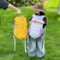 户外徒步登山包2025新款轻量化大容量双肩包儿童幼儿园入园书包男