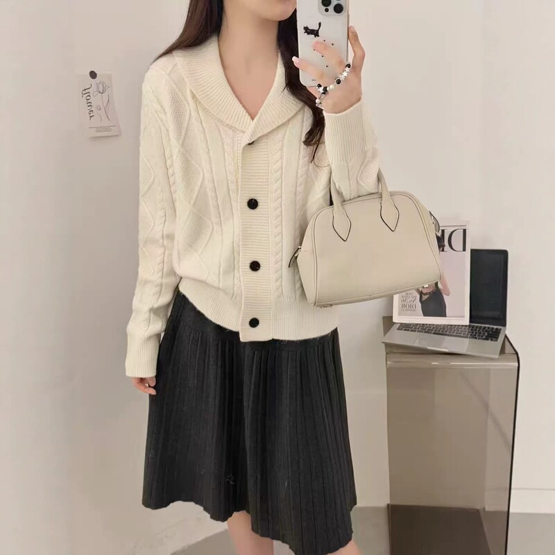 2026 Fall/Winter New Vintage Doll Collar Cable Knit Cardigan for Women, Elegant Women's Knit Coat with a Stylish Atmosphere