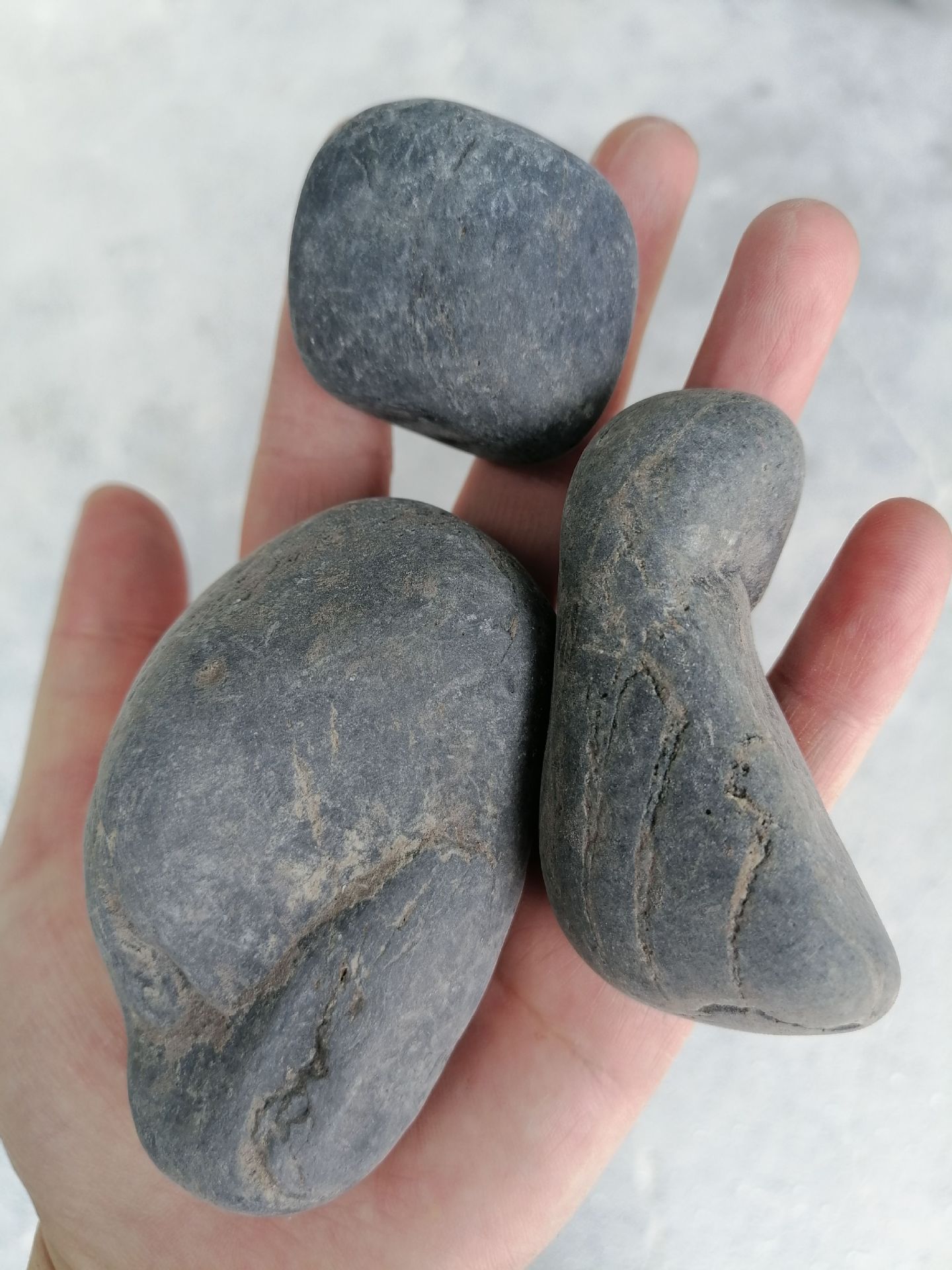 5 large pebbles 4- 8cm random shapes