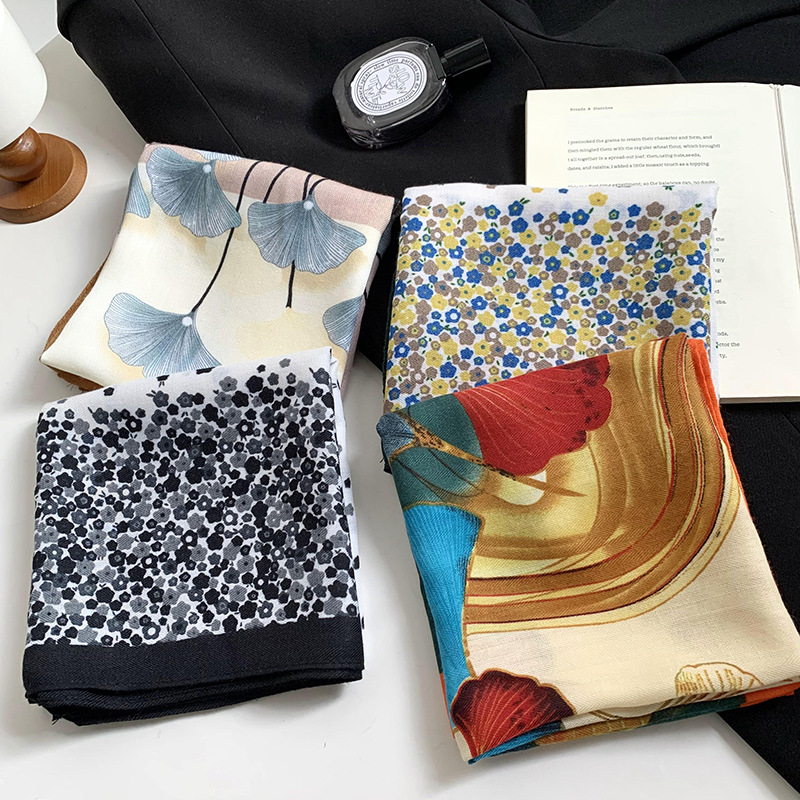 Bufandas de seda cuadrada alta sensación2025 nueva alta sensación de decoración caliente bufandas de cuello bufandas de flores bufandas de seda al por mayor