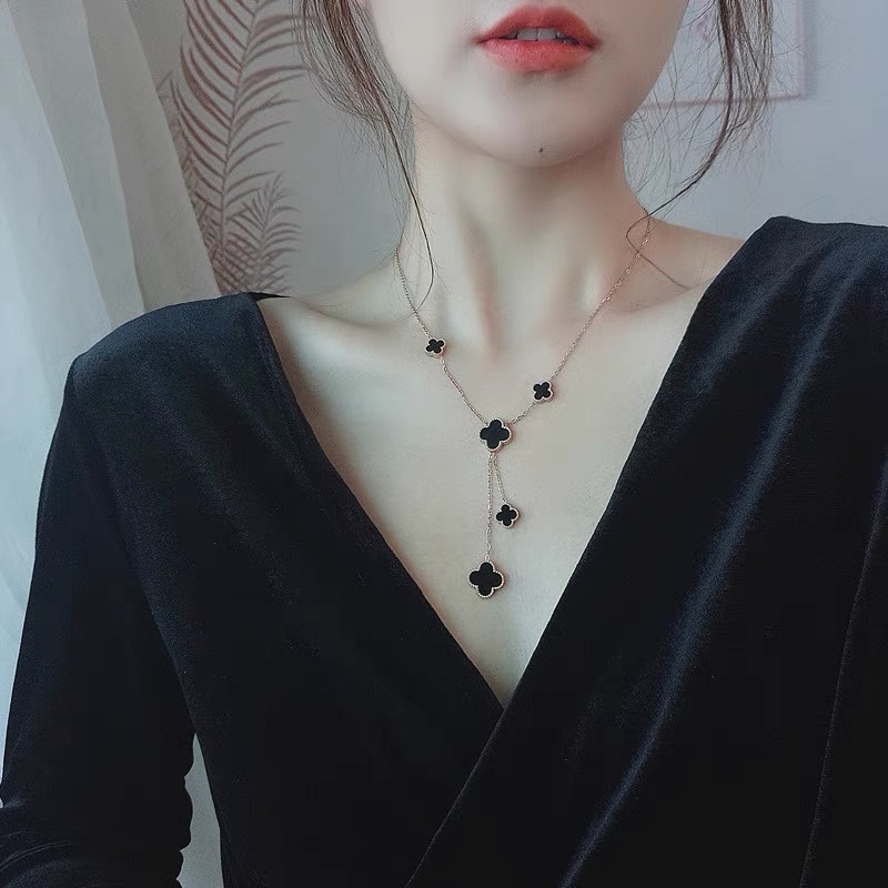 Fashion Four Leaf Clover Titanium Steel Tassel Necklace 1 Piece