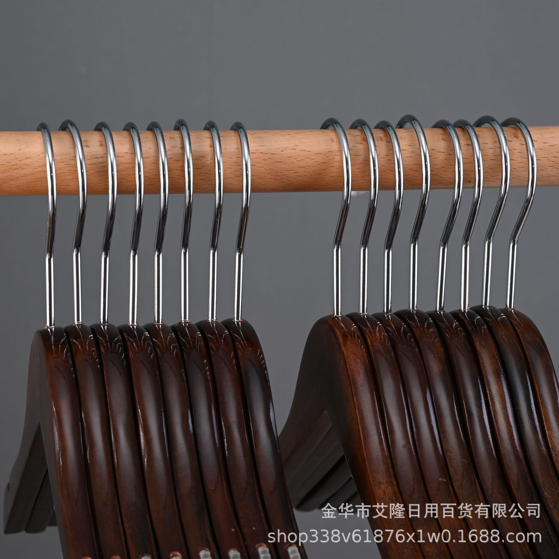 Tienda de ropa para el hogar soporte de la tienda de ropa de mujer Hotel ropa de madera maciza de madera antideslizante sin costura percha al por mayor