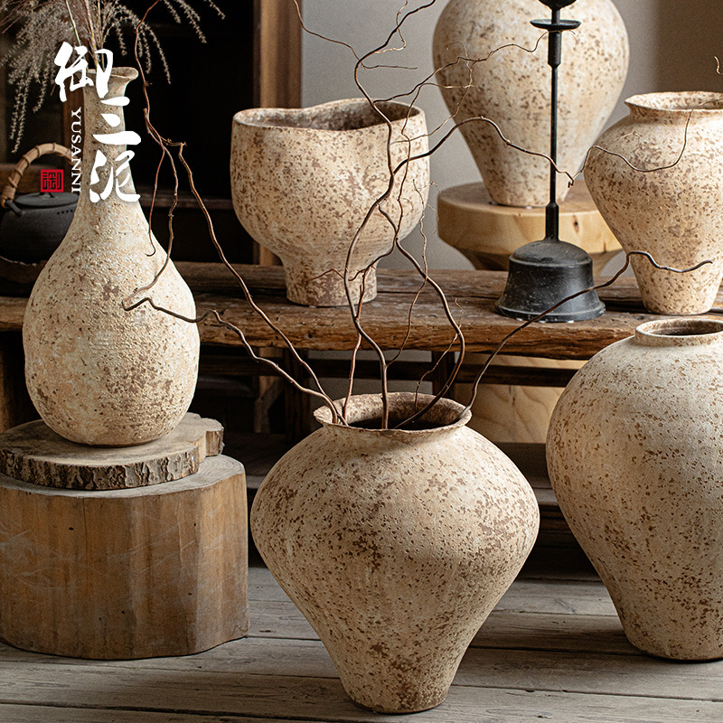 Vintage Chinese-Style Ceramic Vase with Dried Flowers for Home Decor, Suitable for Guesthouses and Hotels