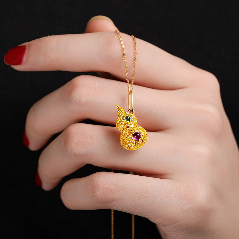 伟德国际把国际珠宝展“搬”到直播间：淘宝联手达人创2亿交易边看边买成新潮流