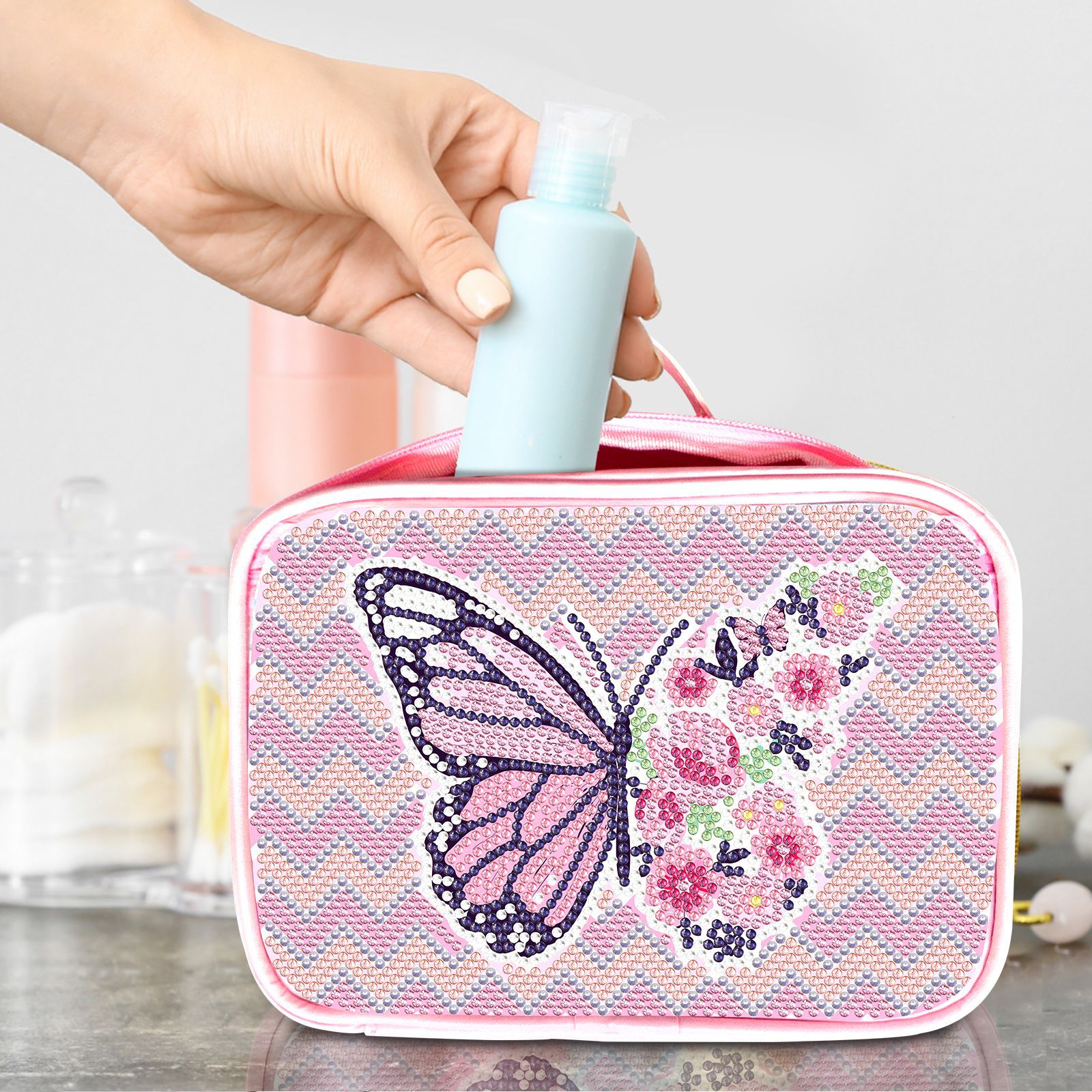 Diamante pintura alrededor de la bolsa de maquillaje hecha a mano bolsas de maquillaje DIY dibujos animados rosa comercio exterior venta al por mayor