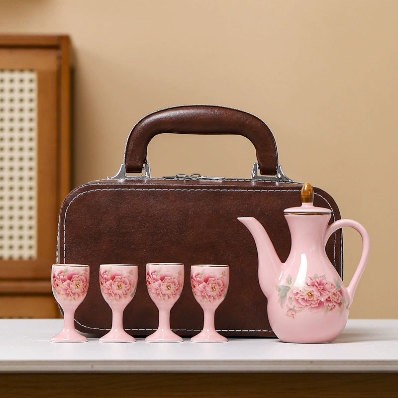 Розовый винный набор Ru Kiln из 5 предметов с кожаным футляром, керамическими чашками для ликера, бытовым разделителем для вина, подарочным набором для подогрева винного горшка цвета селадона.