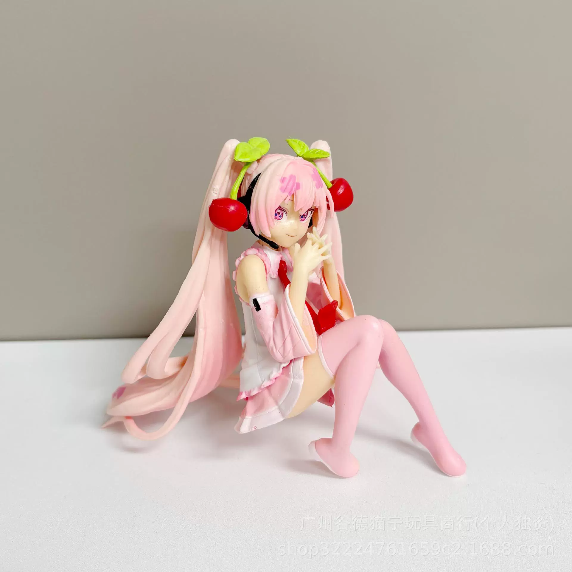 Шатун Мику Мику сидящая поза Sakura Hatsune фигура аниме двуразмерный декоративный модель автомобильная украшение тренд бренд