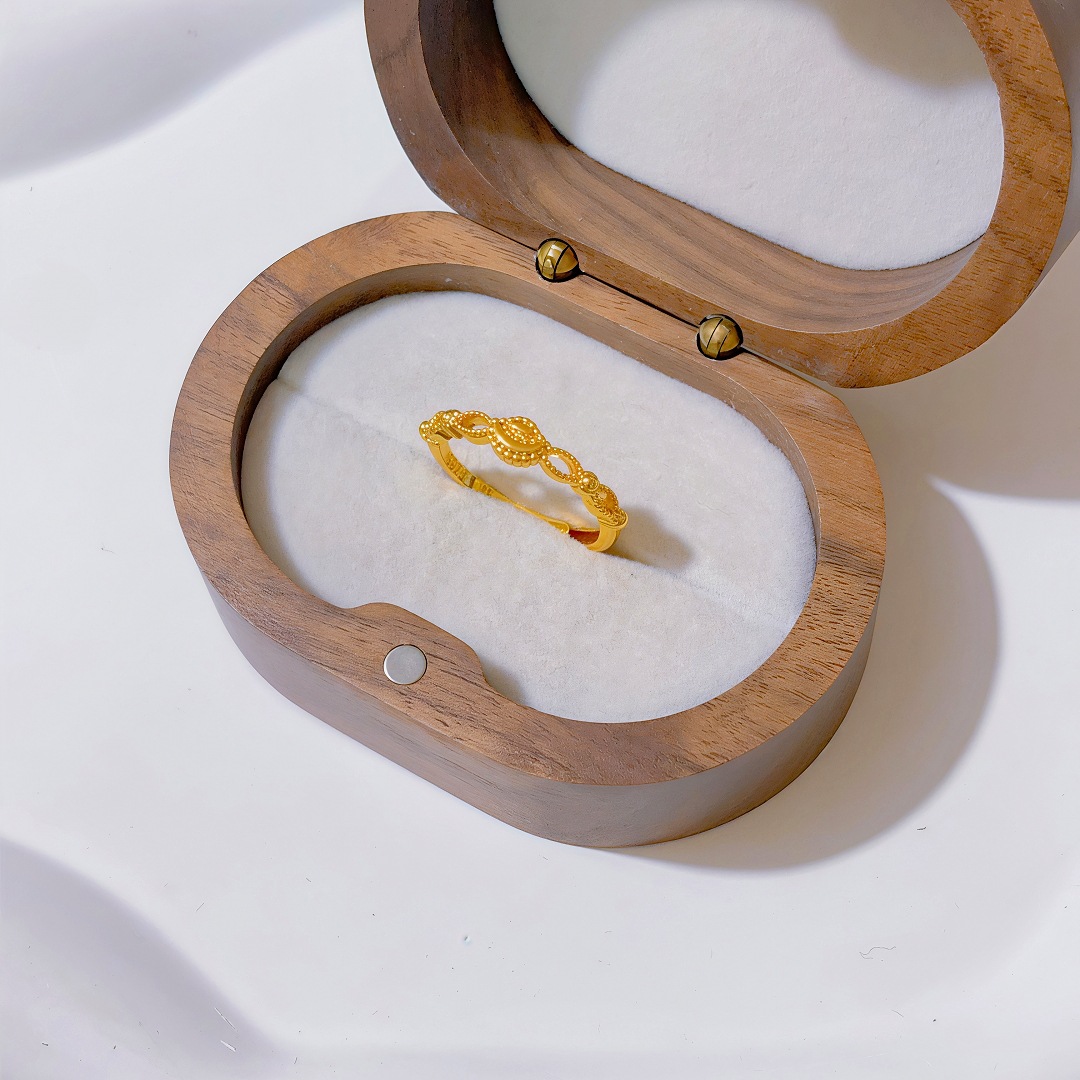 Lucky Hollow Ingot Ring