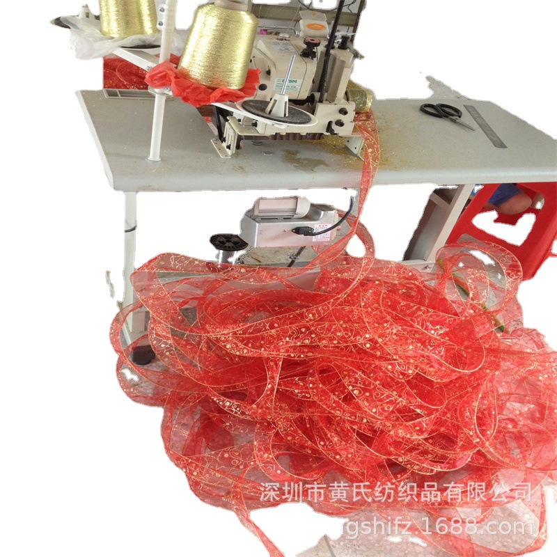 圣诞玩具服装手袋节日装饰布料分条拷边织带裁剪车缝加工压花绗缝