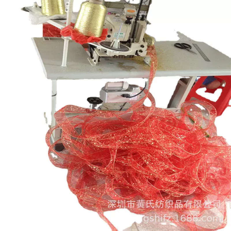 圣诞玩具服装手袋节日装饰布料分条拷边织带裁剪车缝加工压花绗缝