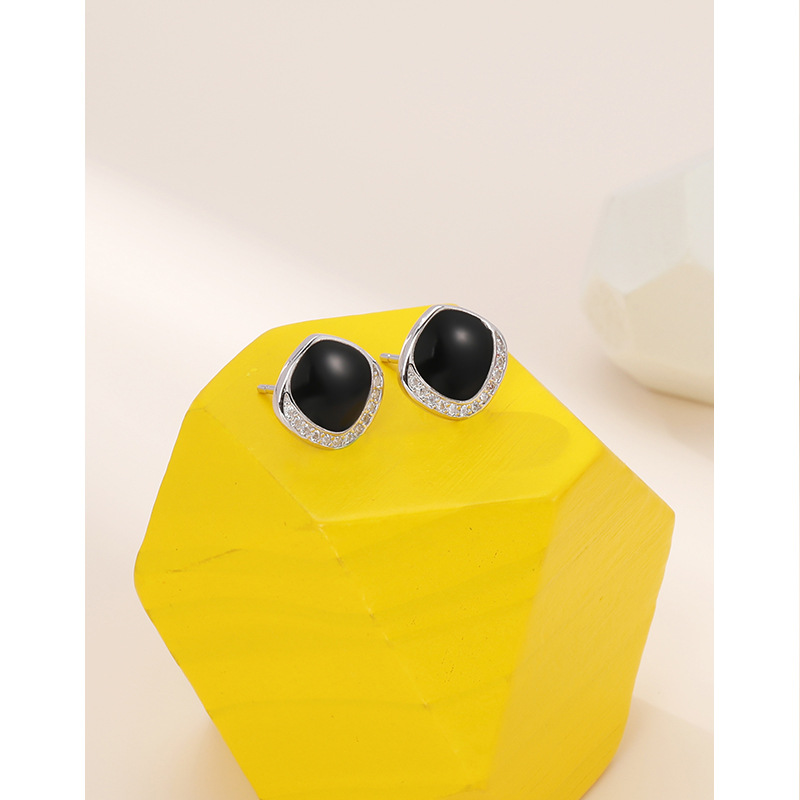 Moda europea y americana geométrica negro pendientes S925 plata esterlina elegante simple viento frío red nicho pendientes para las mujeres