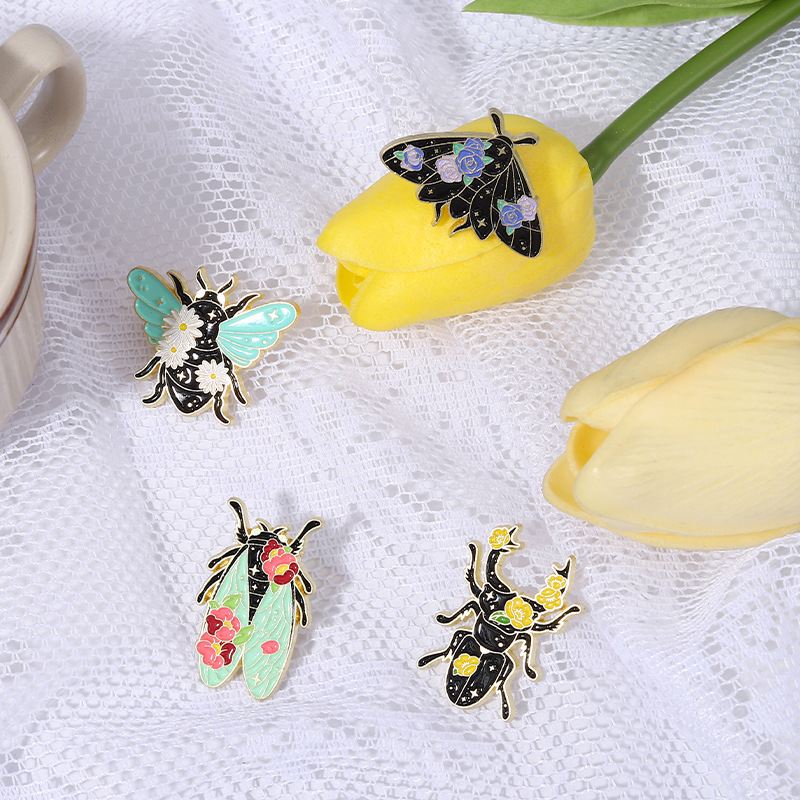 Streetwear Insect Alloy Plating Unisex Brooches display picture 3